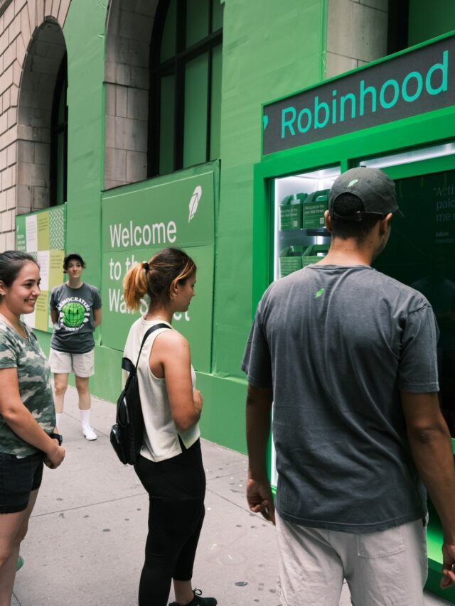 Robinhood rises after the SEC report that states payment for order flow is not being banned